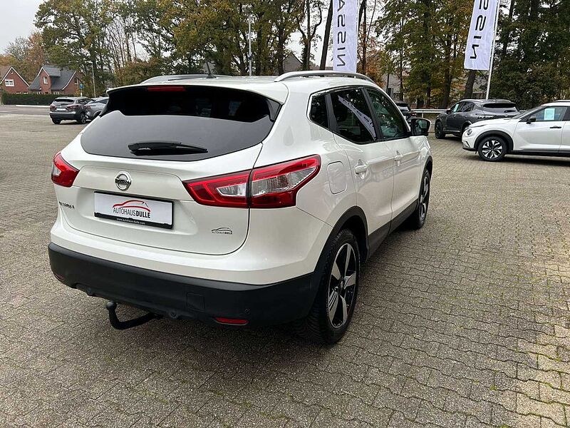 Nissan Qashqai 360° abn. AHK, PGD, Allwetterreifen